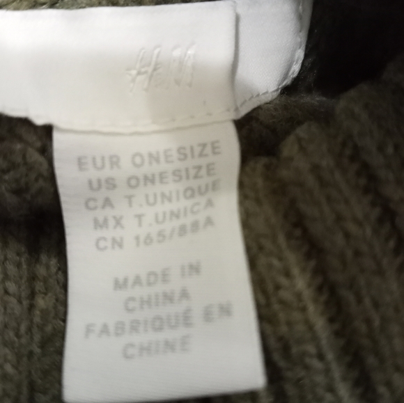 H&M Sleeveless turtle vest. EUC. One size. - Picture 3 of 4